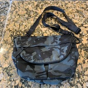 LUlULEMON ALL NIGHT FESTIVAL BAG